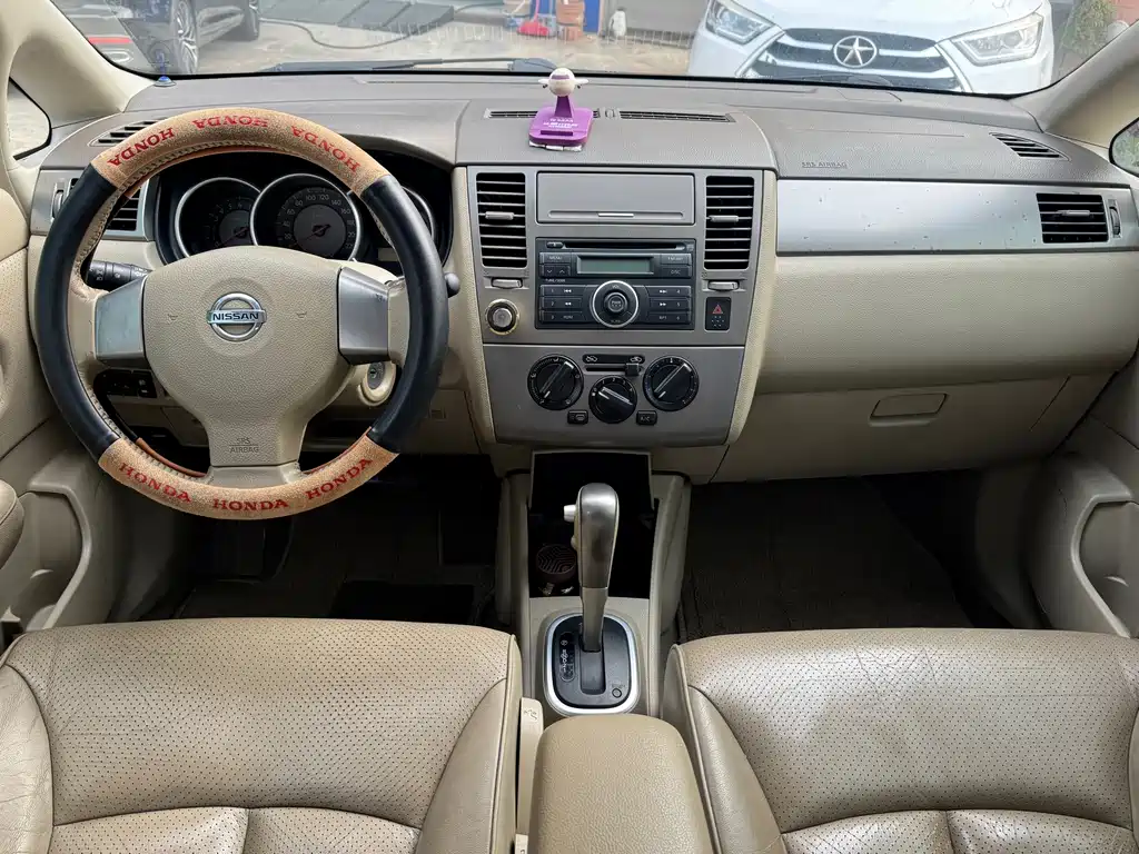 Nissan Tiida — миниатюра 9