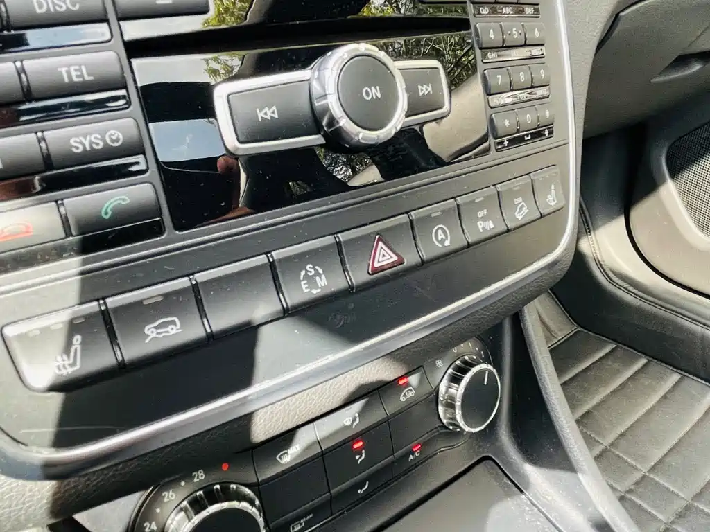 Mercedes-Benz GLA (Import) — миниатюра 20