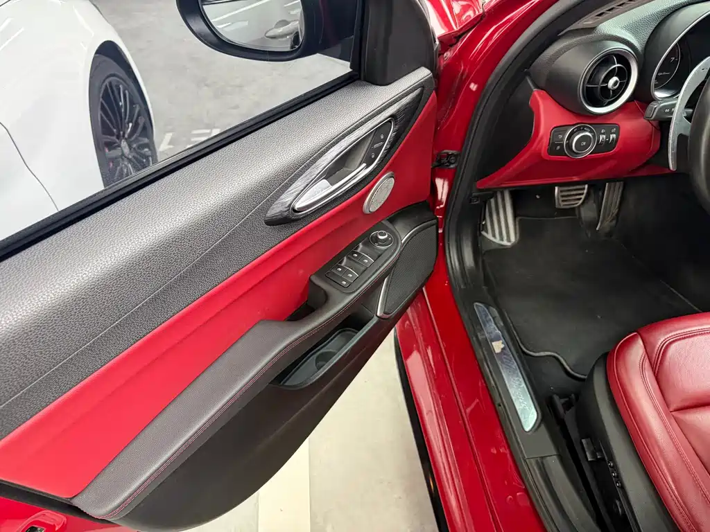 Alfa Romeo Giulia — миниатюра 5