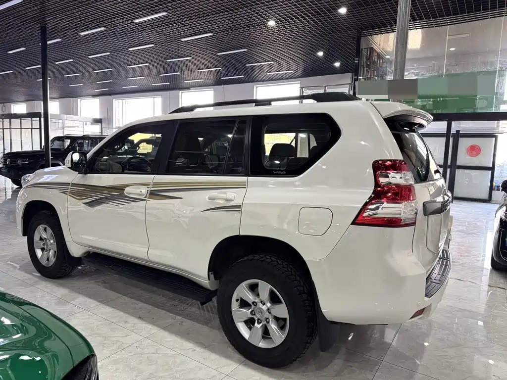 Toyota Land Cruiser Prado 2014 2.7L AT Standard