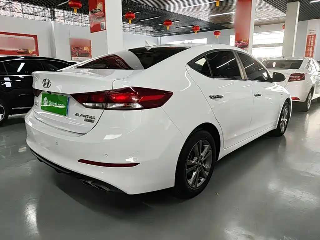 Hyundai Elantra — миниатюра 7