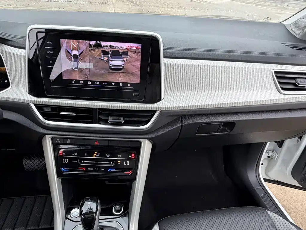 Volkswagen T-Roc — миниатюра 9