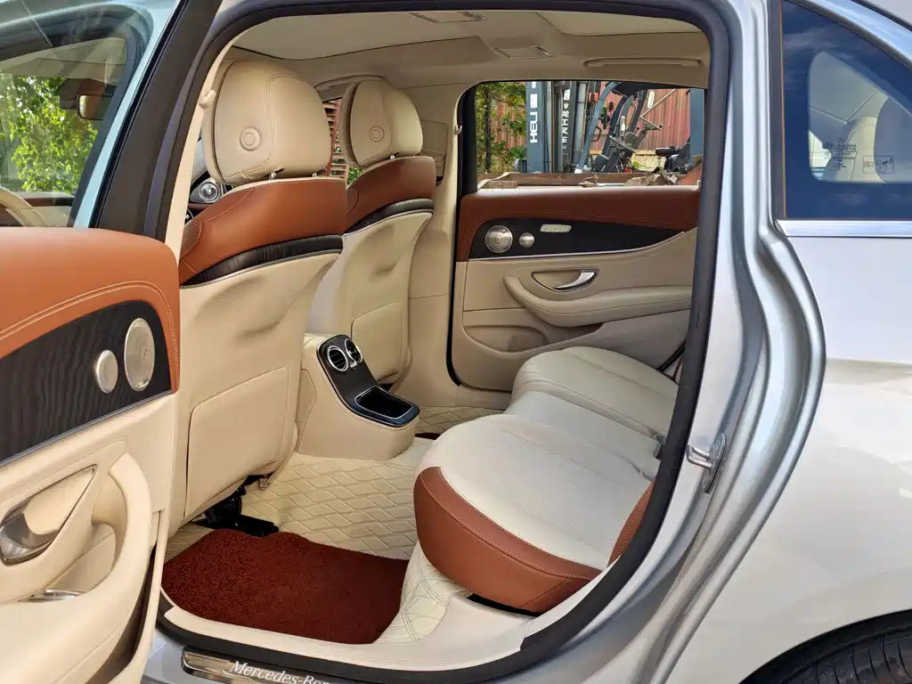 Mercedes-Benz E-Class — миниатюра 7