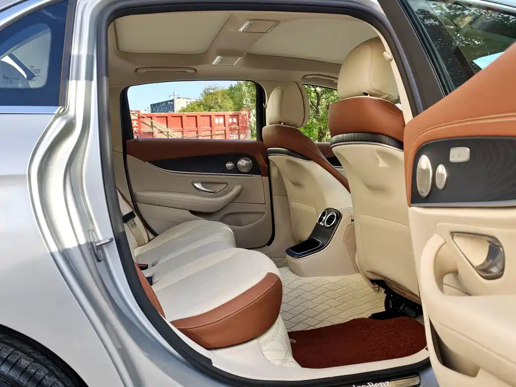Mercedes-Benz E-Class — миниатюра 17