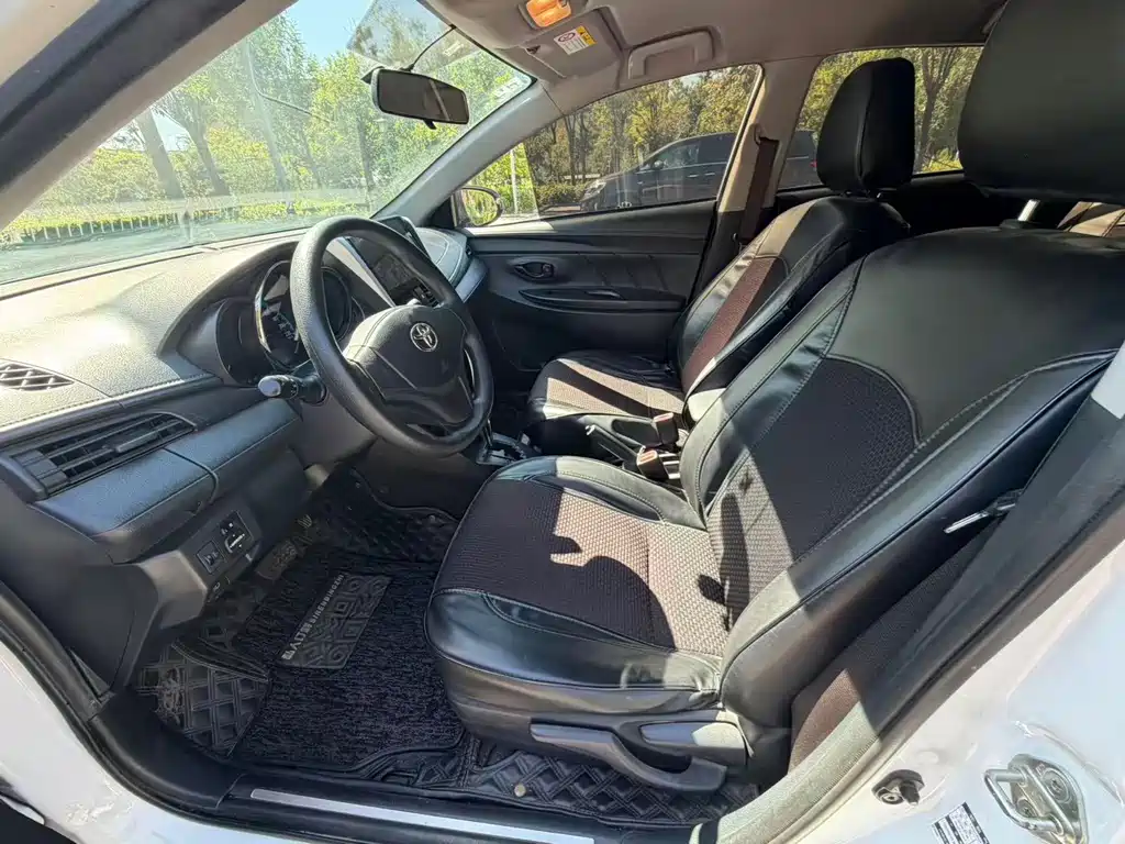 Toyota Yaris L — миниатюра 4