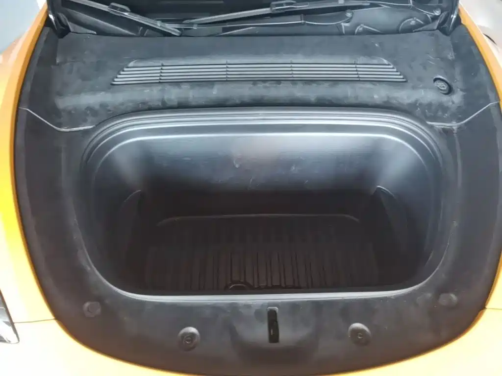 Tesla Model Y — миниатюра 20
