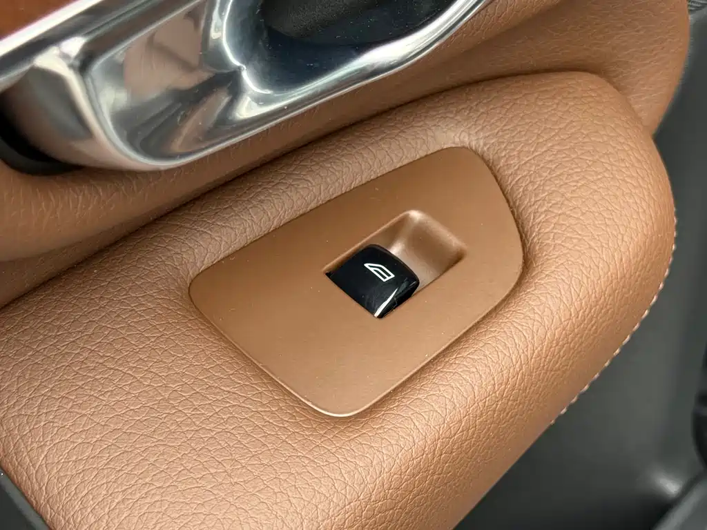 Volvo XC90 — миниатюра 20
