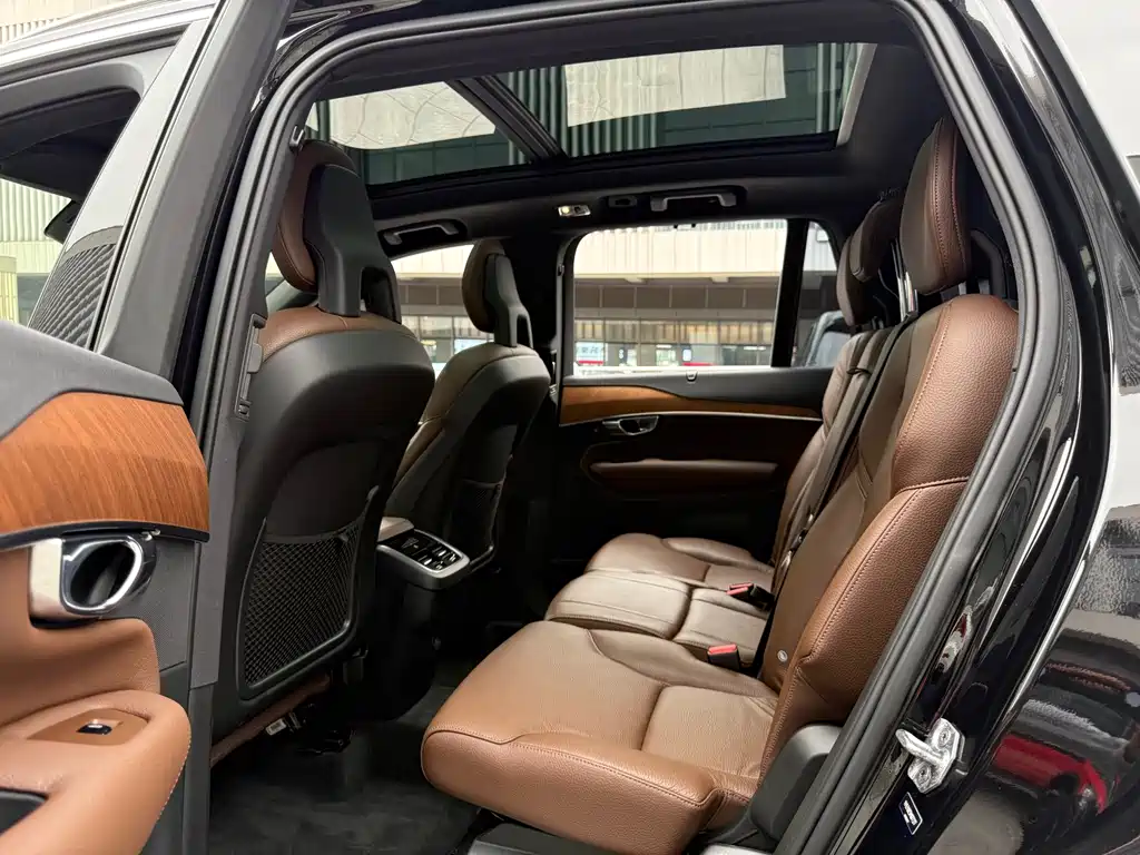 Volvo XC90 — миниатюра 23