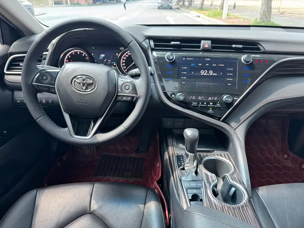 Toyota Camry — миниатюра 8
