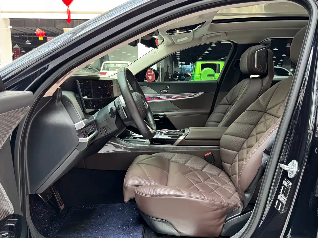 BMW 7 Series — миниатюра 4