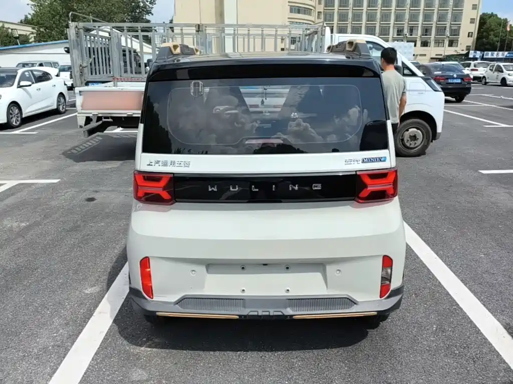 Wuling MINIEV — миниатюра 6