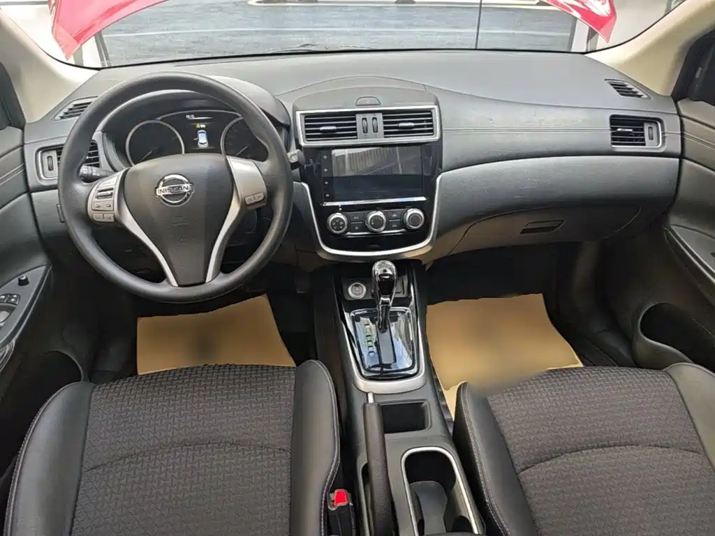 Nissan Tiida — миниатюра 10