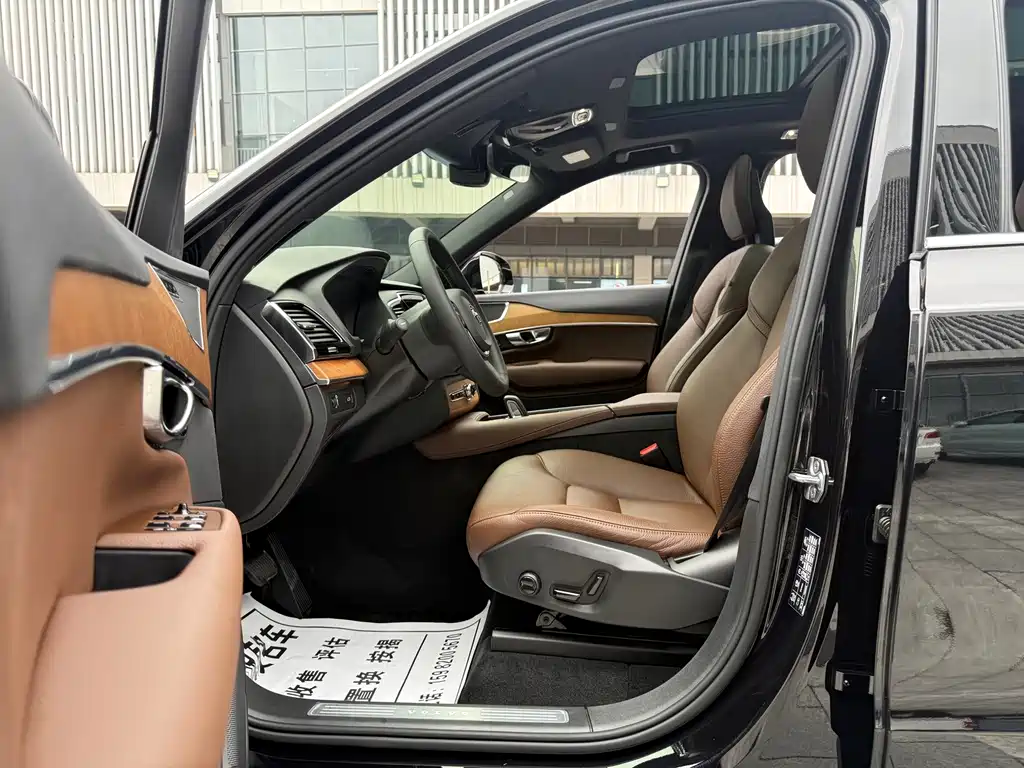 Volvo XC90 — миниатюра 18