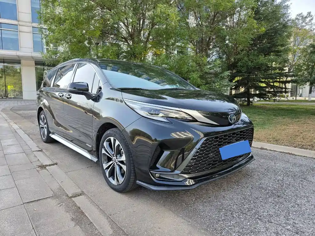 Toyota Granvia — миниатюра 2