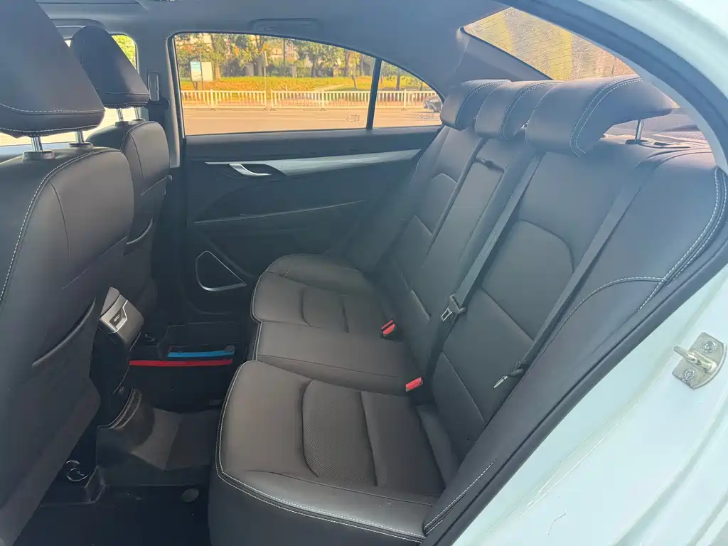 Geely Emgrand — миниатюра 6