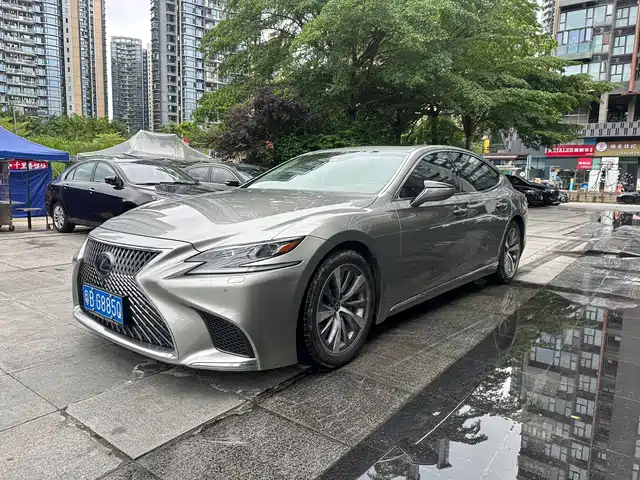 Lexus LS