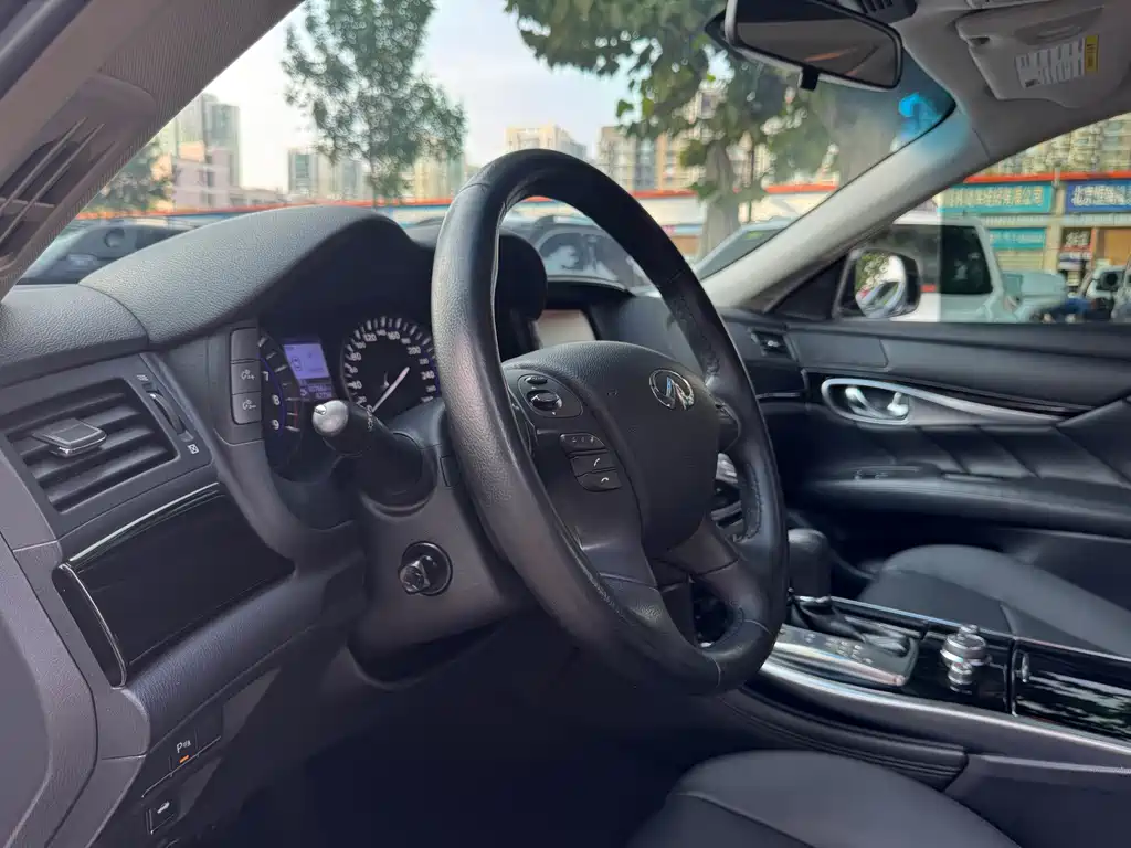 Infiniti Q70 — миниатюра 11