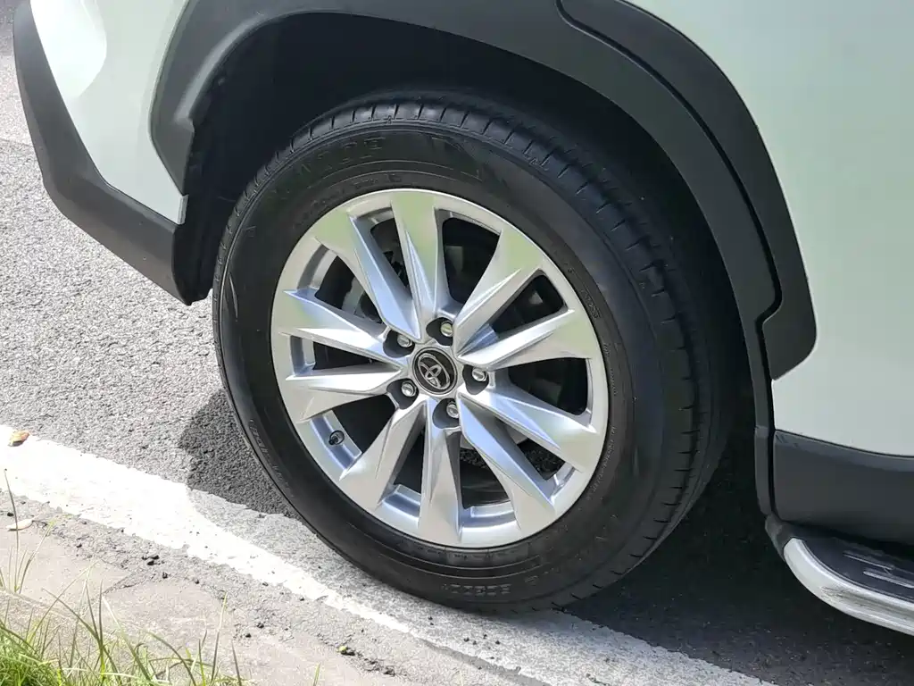 Toyota Corolla Cross — миниатюра 17