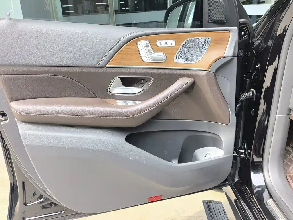 Mercedes-Benz GLS — миниатюра 18