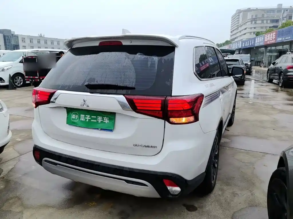 Mitsubishi Outlander — миниатюра 7