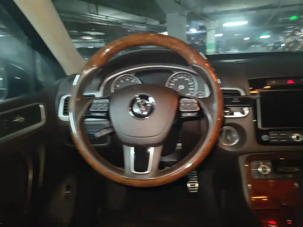 Volkswagen Touareg — миниатюра 3