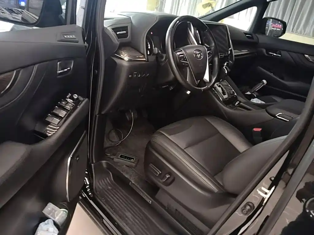 Toyota Vellfire — миниатюра 16