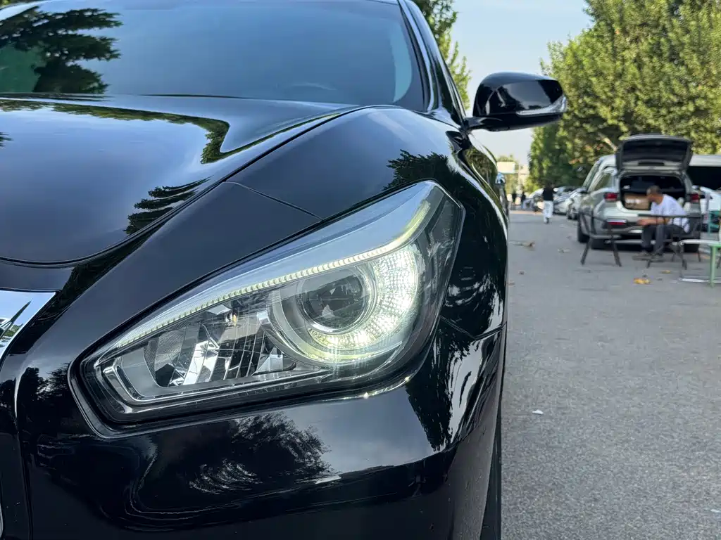 Infiniti Q70 — миниатюра 14