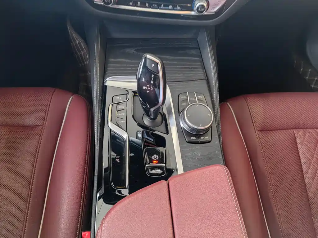BMW 5 Series — миниатюра 12