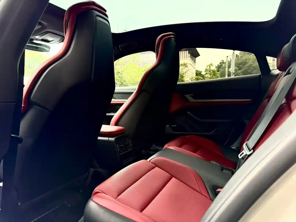 Porsche Taycan — миниатюра 7