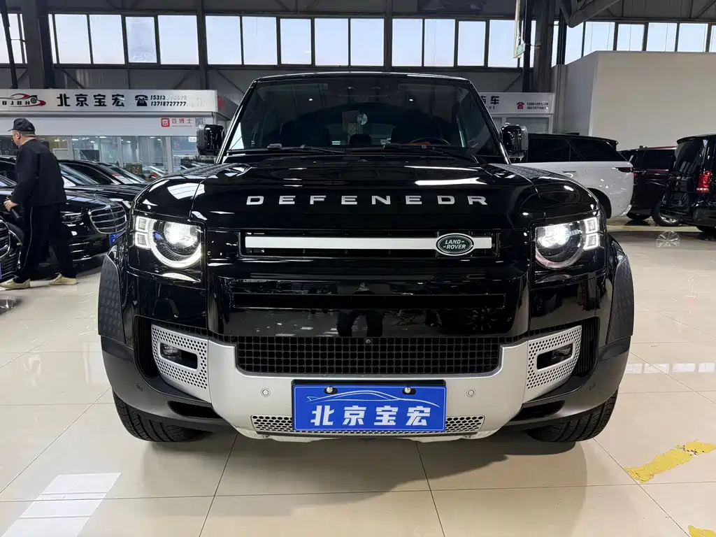 LAND ROVER DEFENDER