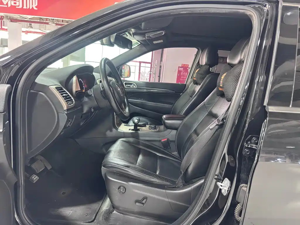 Jeep Grand Cherokee (Import) — миниатюра 7