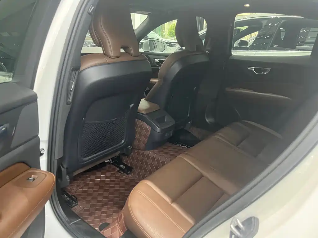 Volvo S60 2023 B4 Luxury