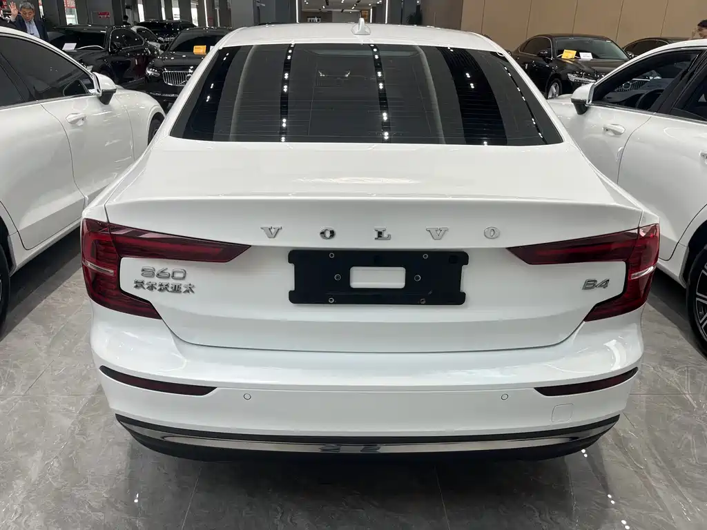 Volvo S60 2023 B4 Luxury