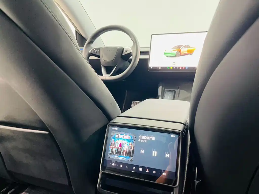 Tesla Model 3 — миниатюра 9