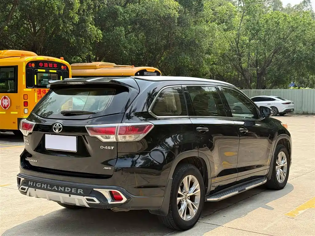 TOYOTA HIGHLANDER