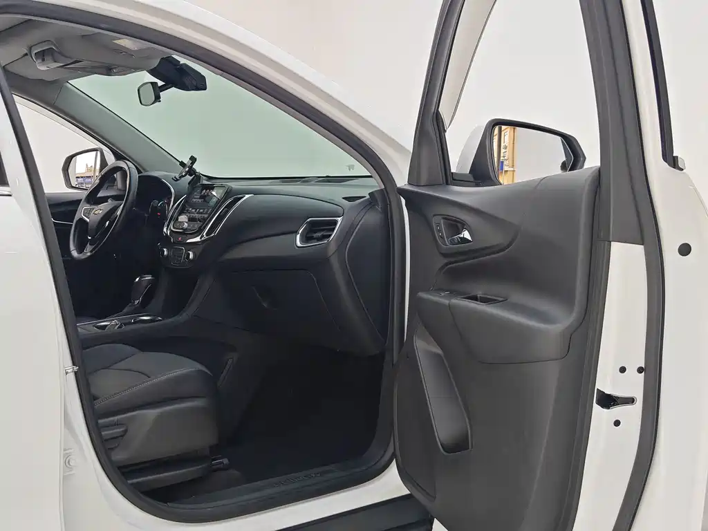 Chevrolet Equinox — миниатюра 13