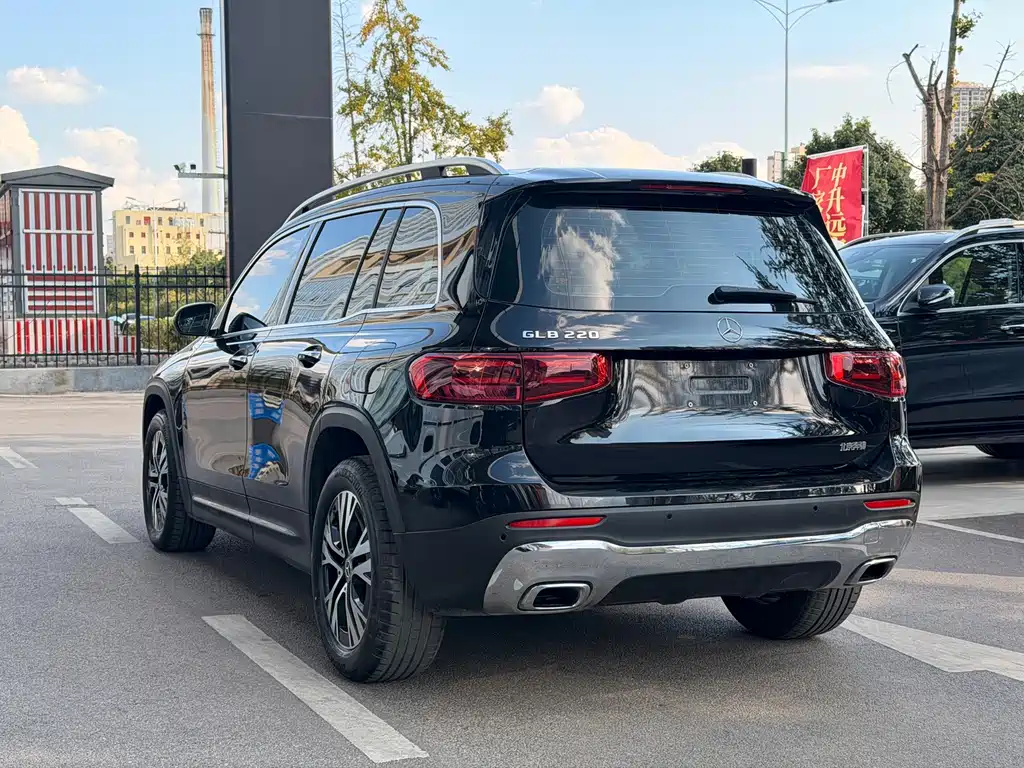 Mercedes-Benz GLB — миниатюра 10