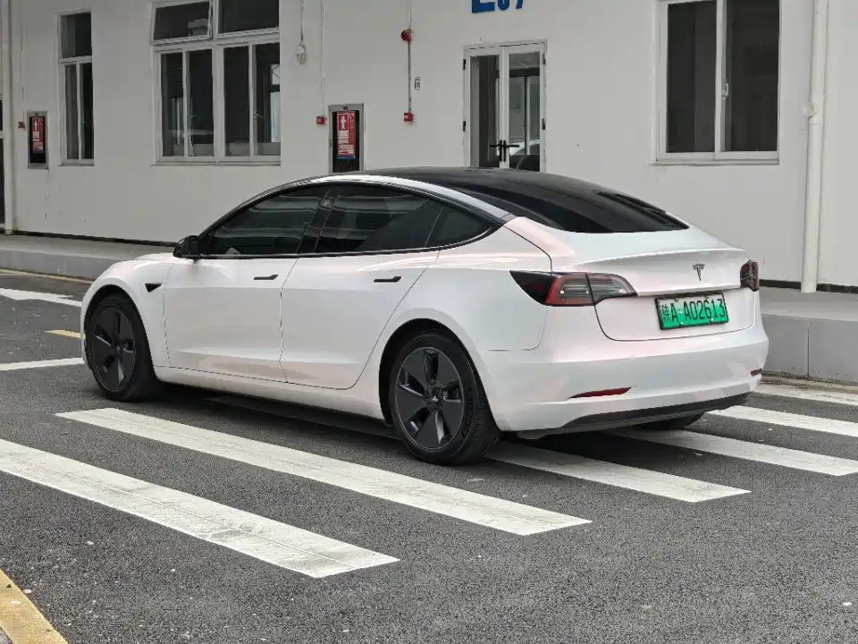 Tesla Model 3 — миниатюра 9