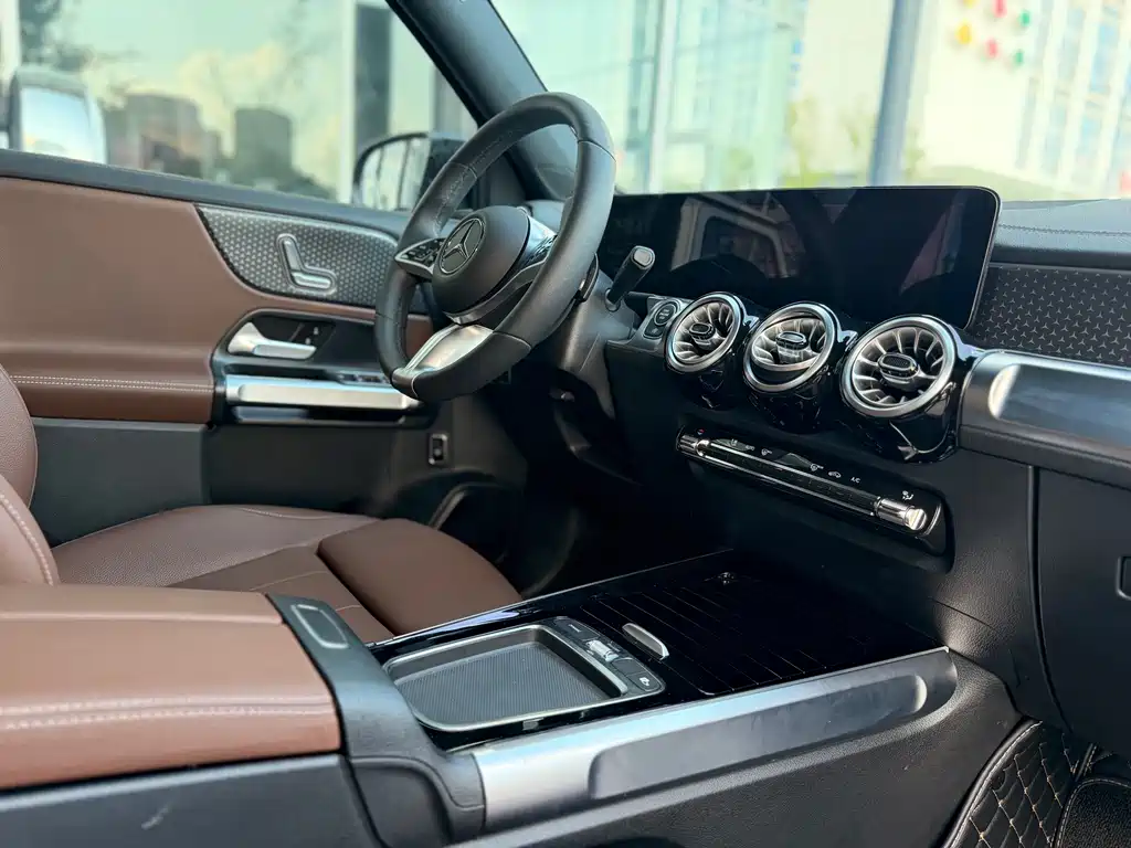 Mercedes-Benz GLB — миниатюра 24