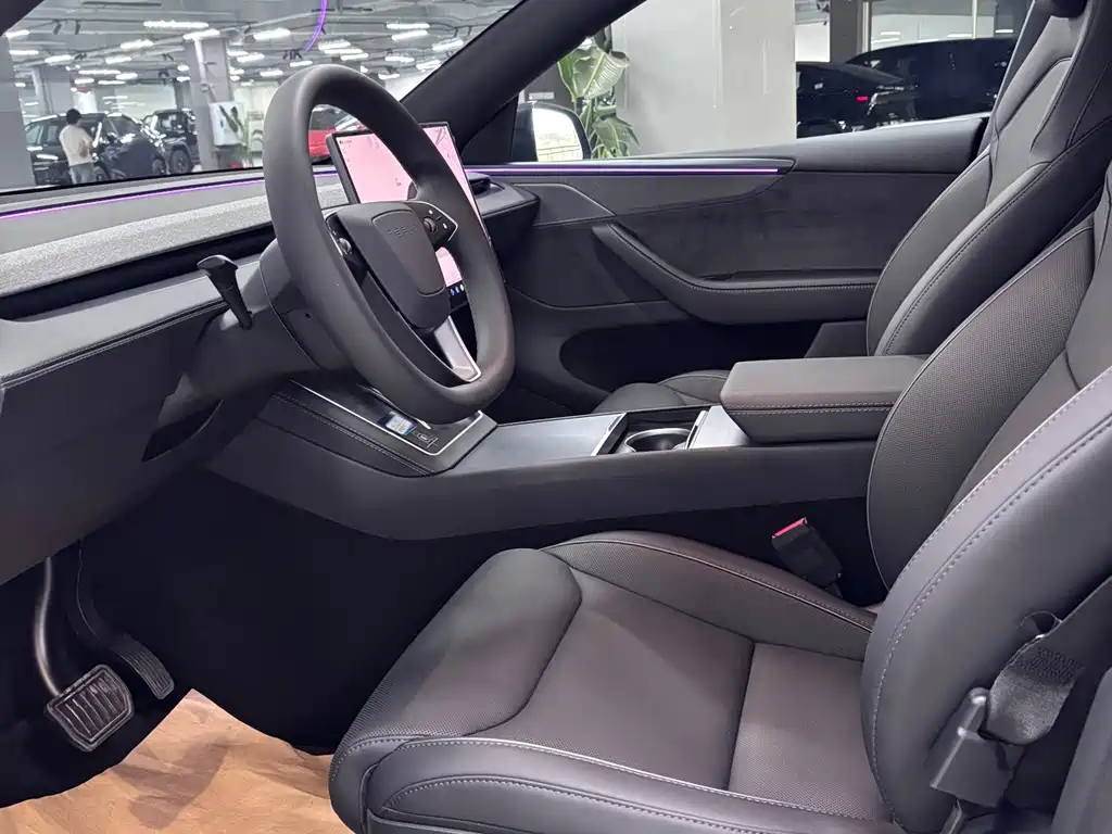 Tesla Model Y L — миниатюра 3