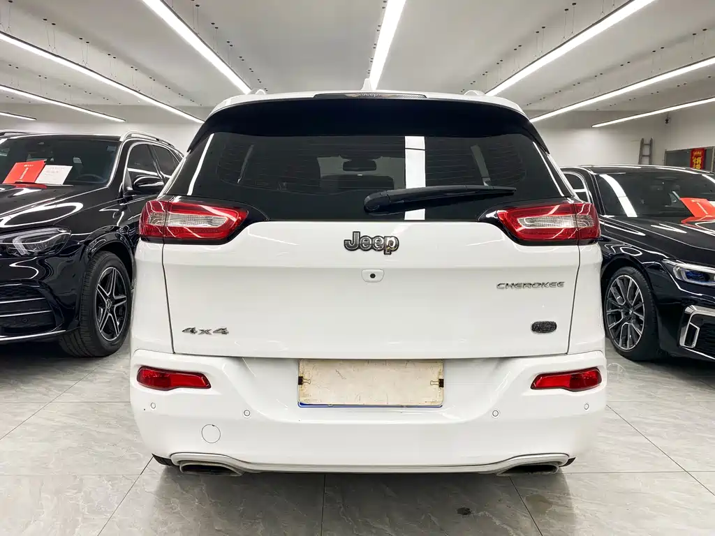 Jeep Cherokee — миниатюра 5