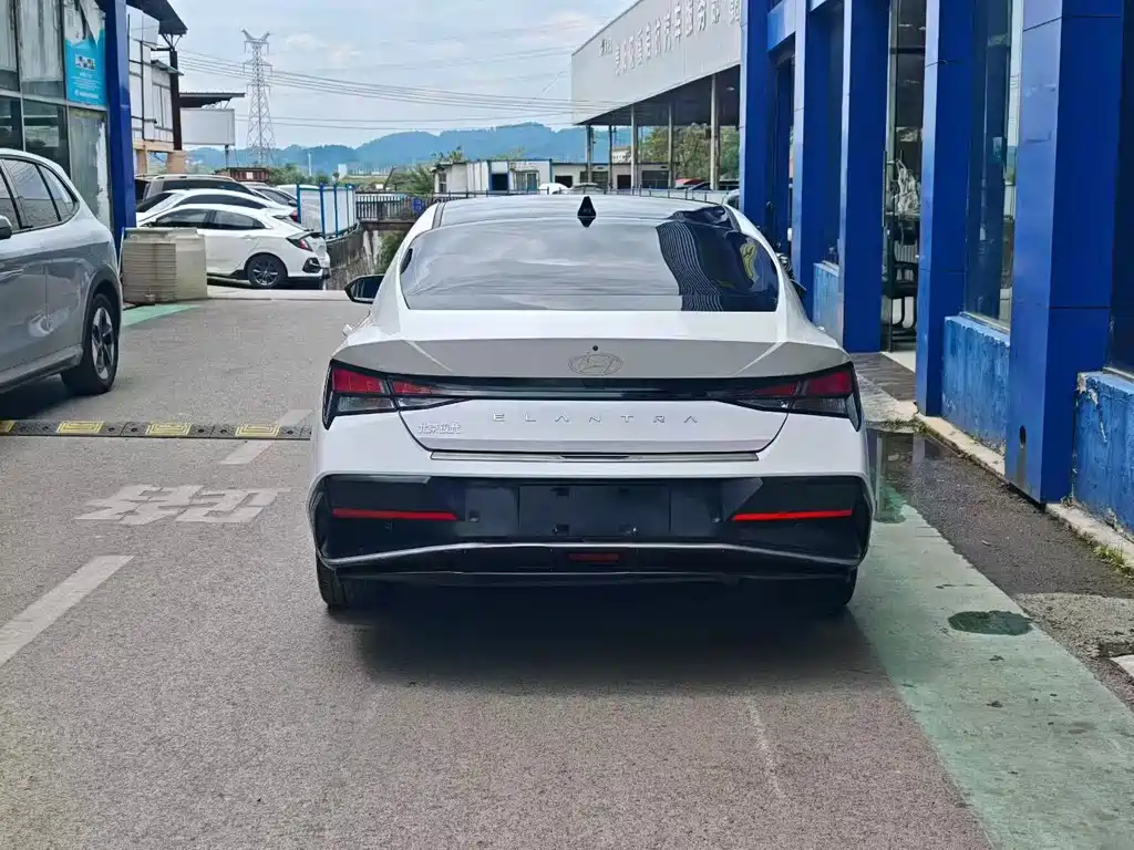 Hyundai Elantra — миниатюра 7