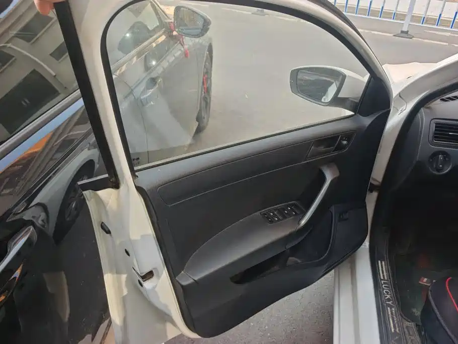Volkswagen Santana — миниатюра 7