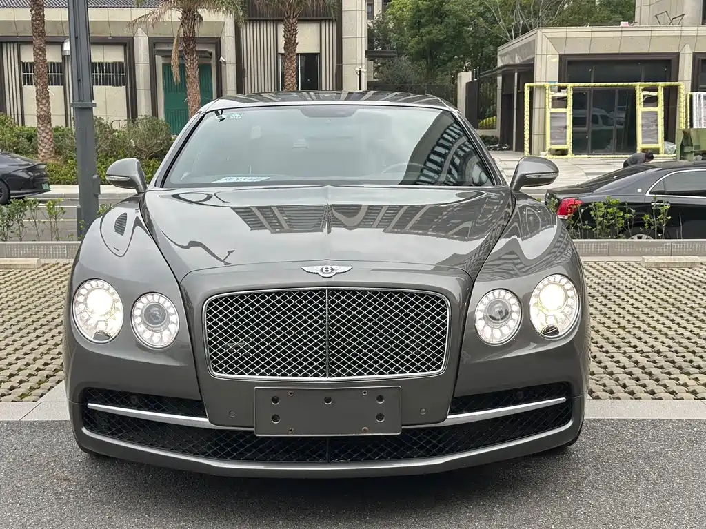 Bentley Flying Spur — миниатюра 2