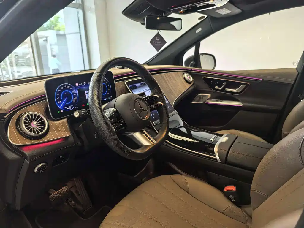 Mercedes-Benz EQE SUV — миниатюра 15