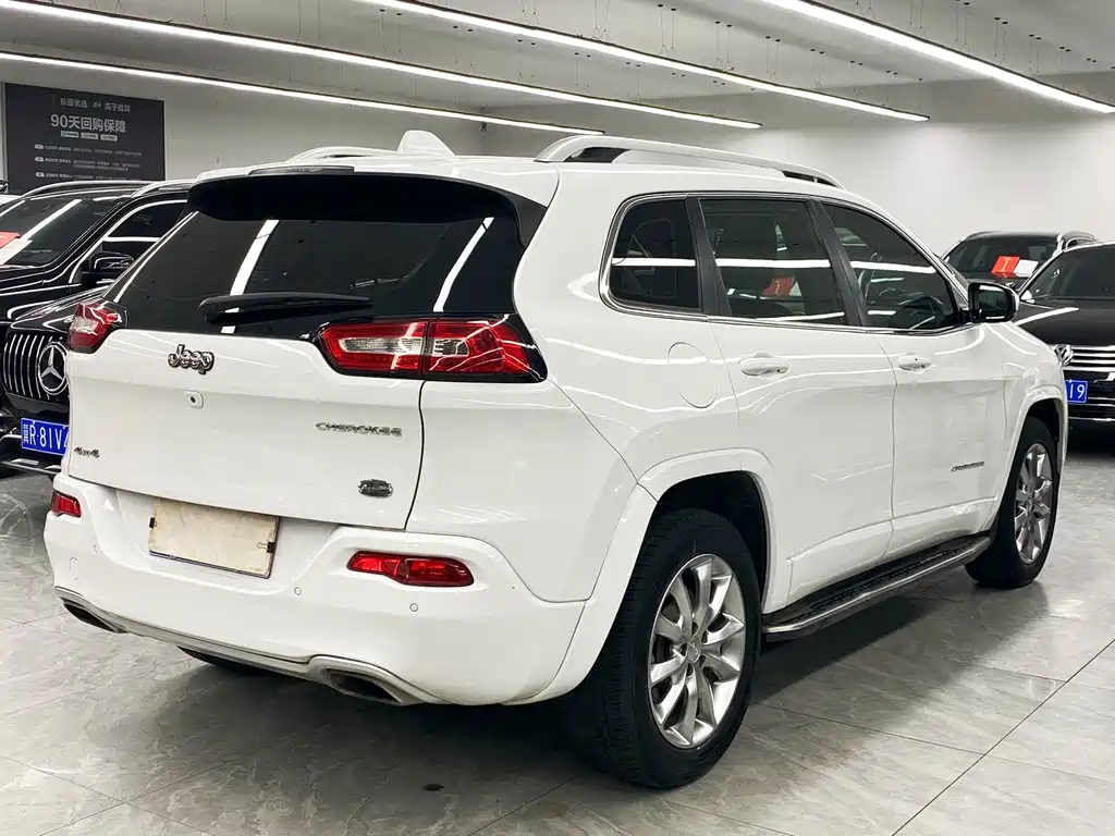 Jeep Cherokee — миниатюра 6