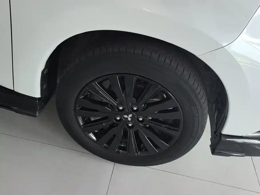 Mitsubishi Outlander — миниатюра 6