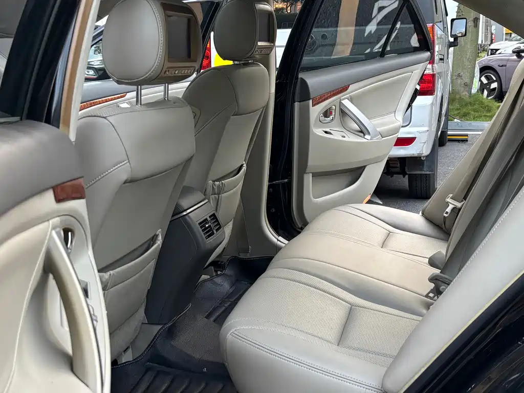 Toyota Camry — миниатюра 7