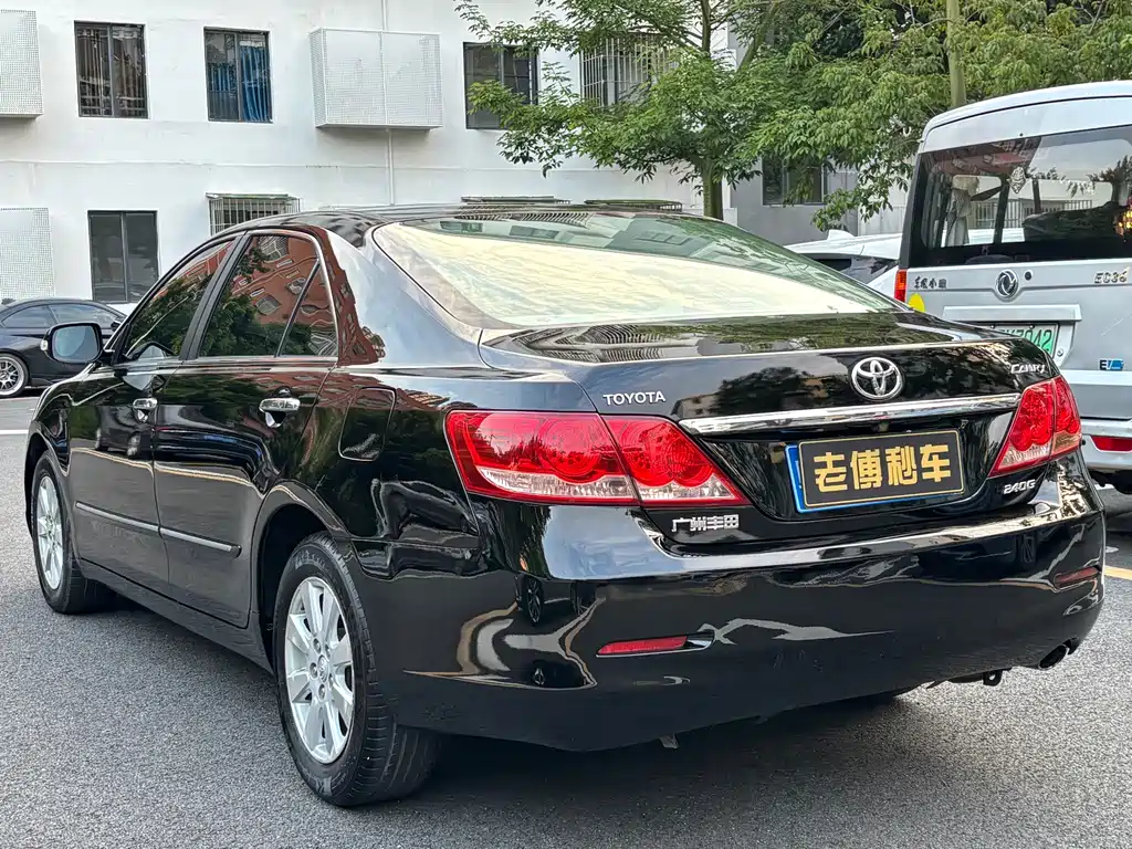 Toyota Camry — миниатюра 4