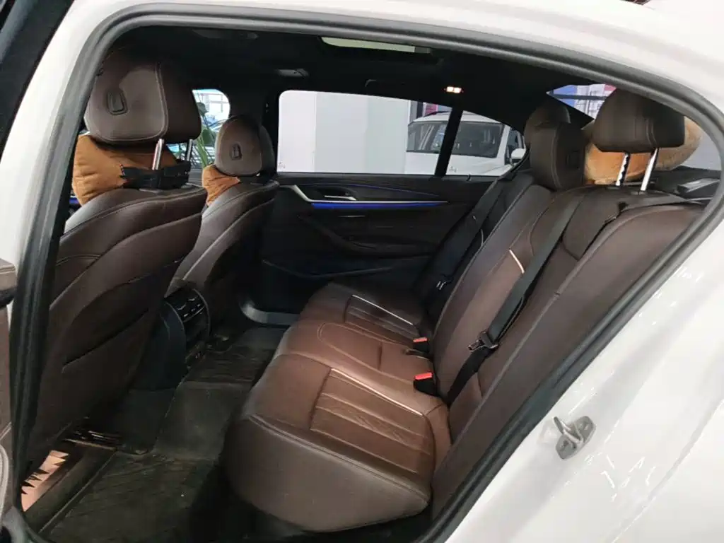 BMW 5 Series — миниатюра 17